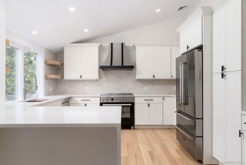 2547 Army Pl, Bellmore, NY, 11710-4806 | Card Image