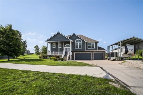 16963 Auburn Ct, Bonner Springs, KS, 66012-7107 | Card Image