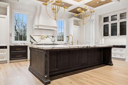 5010 Meadowlake Rd, Brentwood, TN, 37027-5136 | Card Image