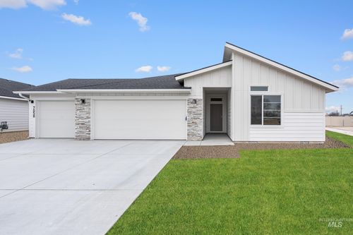 924 Ne Trailridge St, Mountain Home, ID, 83647-1380 | Card Image
