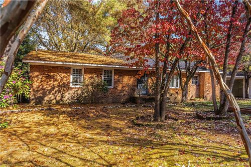 806 Currie St, Carthage, NC, 28327-6074 | Card Image