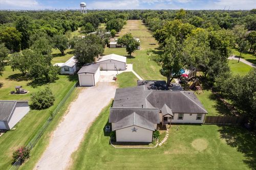 1003 E Wallisville Rd, Highlands, TX, 77562-4025 | Card Image