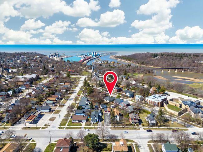 52 Napier St, House other with 3 bedrooms, 2 bathrooms and 2 parking in Goderich ON | Image 4