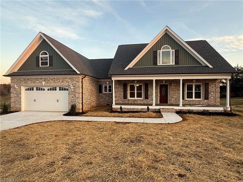 1622 Country Club Rd, Yadkinville, NC, 27055-5116 | Card Image