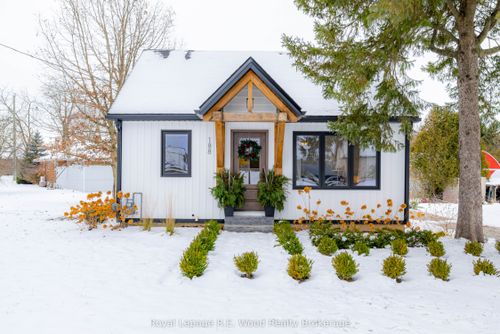 {{alt}} | Card Image