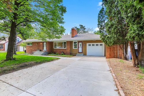 676 Shryer Ave W, Roseville, MN, 55113-6437 | Card Image