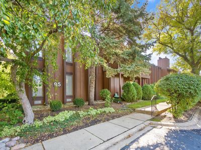 1A - 1S095 Spring Road, Condo with 2 bedrooms, 2 bathrooms and 2 parking in Oakbrook Terrace IL | Image 3