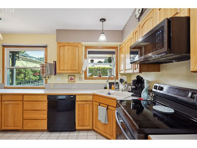 620 Sherman Dr, House other with 3 bedrooms, 2 bathrooms and 2 parking in The Dalles OR | Image 14