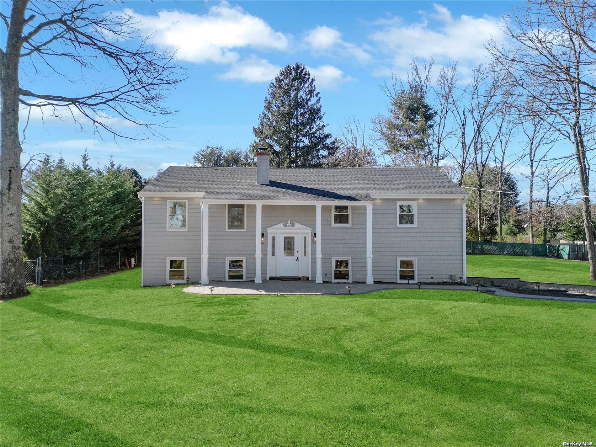 Richie Ct, Saint James, NY 11780