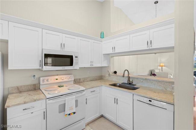 APT-204 - 6660 Huntington Lakes Cir, Condo with 3 bedrooms, 2 bathrooms and null parking in NAPLES FL | Image 9