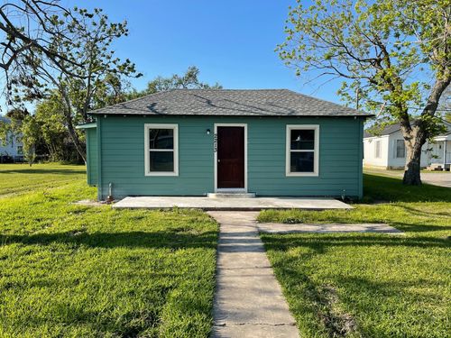 2213 Western Ave, West Orange, TX, 77630-6460 | Card Image