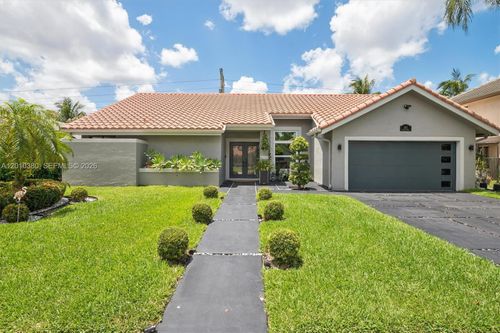 811 Amherst Ave, Davie, FL, 33325-3006 | Card Image