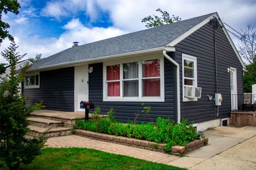 12 Silverpine Dr, Amityville, NY, 11701-2030 | Card Image