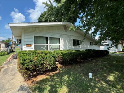 3320 Chestnut Avenue, House other with 3 bedrooms, 1 bathrooms and null parking in Mattoon IL | Image 2