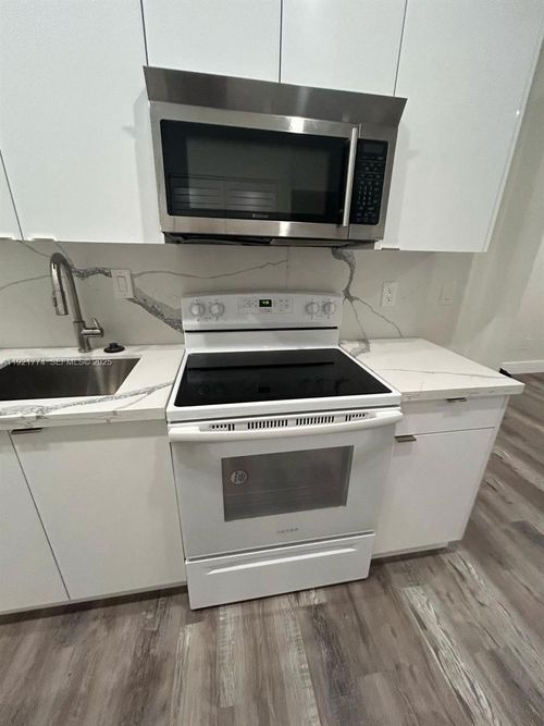 2931-2931 Nw 47th St, Miami, FL, 33142-3521 | Card Image