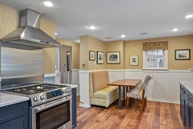 2214 Huntington Tpke, House other with 3 bedrooms, 2 bathrooms and null parking in Trumbull CT | Image 4
