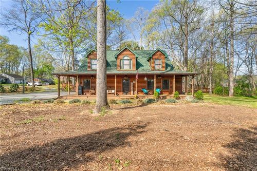 1750 Kerner Rd, Kernersville, NC, 27284-8951 | Card Image