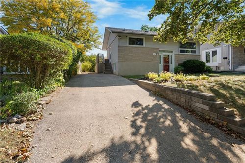 127 Avon Rd, Kitchener, ON, N2B1T9 | Card Image