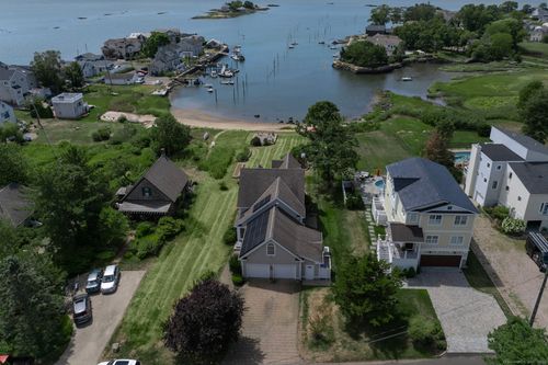 22 Bayberry Ln, Branford, CT, 06405-5132 | Card Image