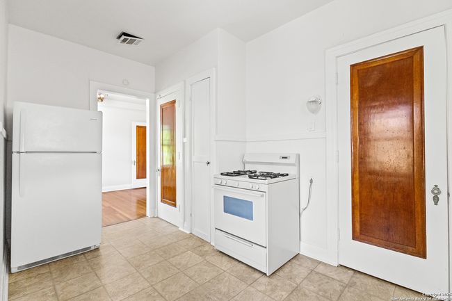 123 E Ridgewood Ct, Home with 2 bedrooms, 2 bathrooms and null parking in San Antonio TX | Image 16