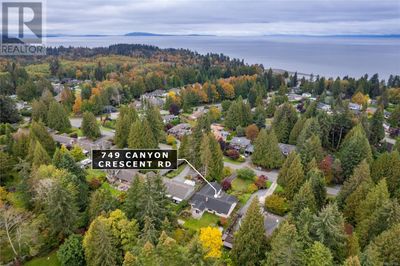 749 Canyon Crescent Rd, House other with 4 bedrooms, 3 bathrooms and 5 parking in Qualicum Beach BC | Image 2