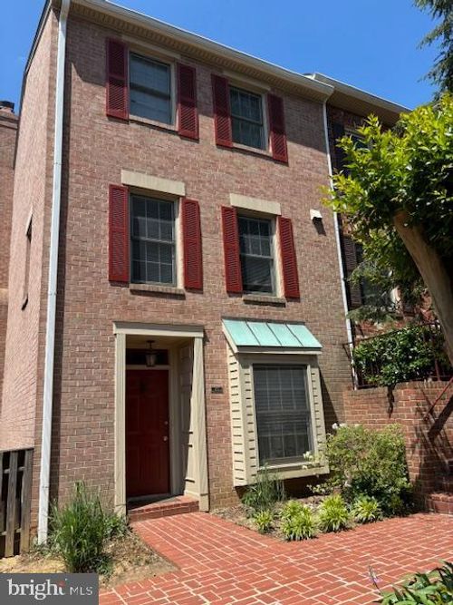 870 N Jackson St, ARLINGTON, VA, 22201-2240 | Card Image
