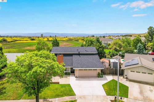8135 Merion Dr, Newark, CA, 94560-1551 | Card Image