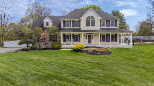 12 Ridgeview Ln, Marlboro, NY, 12542-5168 | Card Image