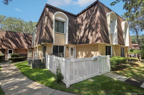 137 Golf Ln, Medford, NY, 11763-1254 | Card Image
