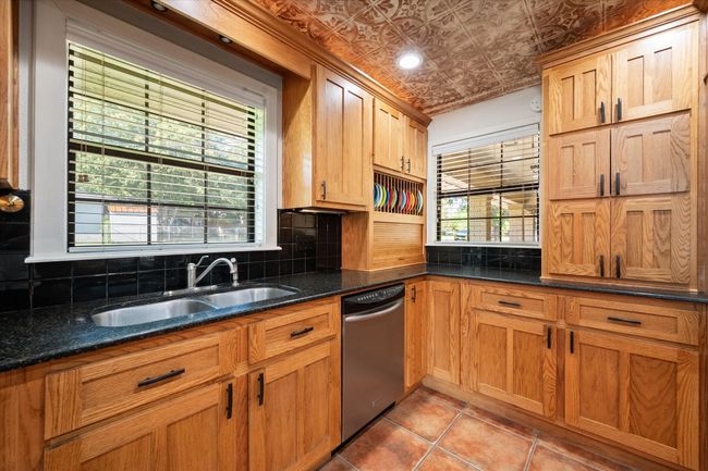 501 N Mount St, House other with 3 bedrooms, 3 bathrooms and null parking in Fairfield TX | Image 6