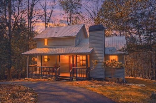 152 Misty Hollow Rdg, Ellijay, GA, 30536-6857 | Card Image