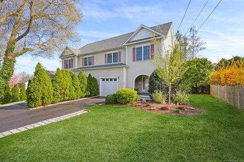 179-179 Sterling St, Fairfield, CT, 06825-4243 | Card Image