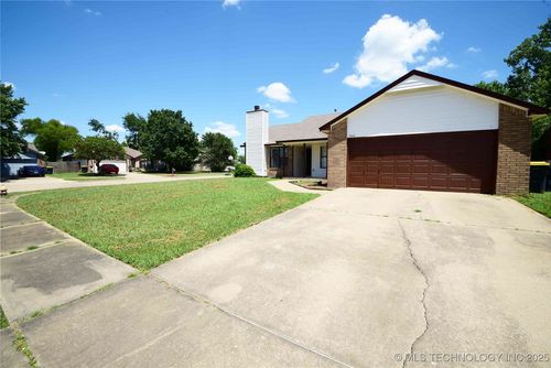 17603 S Santa Fe St, Mounds, OK, 74047-4702 | Card Image