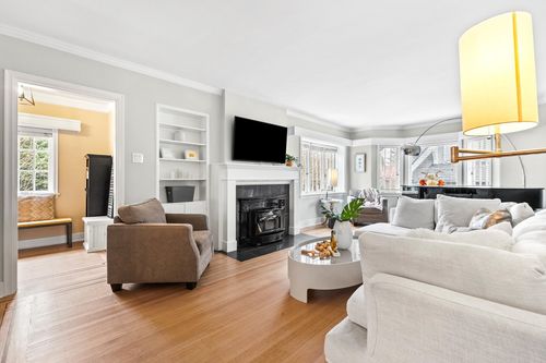 6713 Arbutus St, Vancouver, BC, V6P5S6 | Card Image