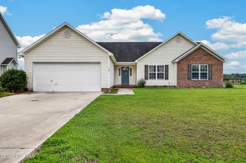 108 Farmington Dr, Richlands, NC, 28574-7453 | Card Image