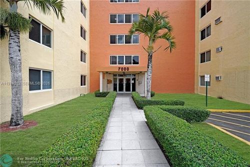 apt-4-227-7000 Nw 186th St, Hialeah, FL, 33015-3124 | Card Image