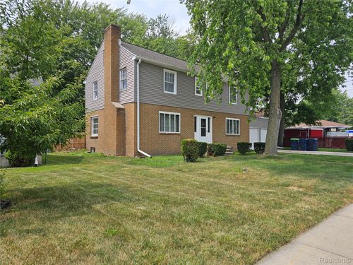 705 N Trumbull St, Bay City, MI, 48708-6816 | Card Image