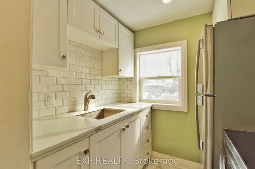 upper-1243 Langmuir Ave, London, ON, N5W2G2 | Card Image