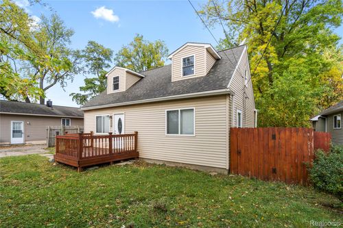 1330 Bamford Dr, Waterford, MI, 48328-4714 | Card Image