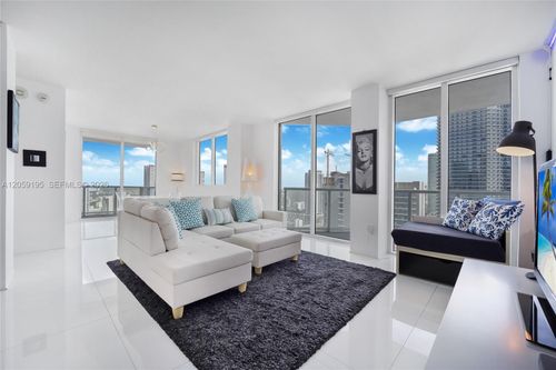 3302-253 Ne 2nd St, Miami, FL, 33132-2285 | Card Image