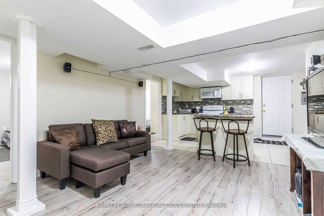 68 Kimbark Dr, House other with 6 bedrooms, 4 bathrooms and 7 parking in Brampton ON | Image 6