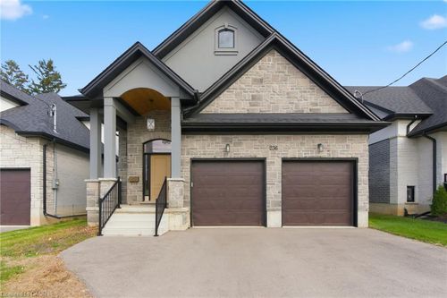 236 Mount Pleasant St, Brantford, ON, N3T1V1 | Card Image