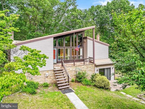 97 Murphy Ct, BERKELEY SPRINGS, WV, 25411-5597 | Card Image
