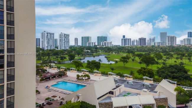 528 - 20301 W Country Club Dr, Condo with 2 bedrooms, 2 bathrooms and null parking in Aventura FL | Image 28