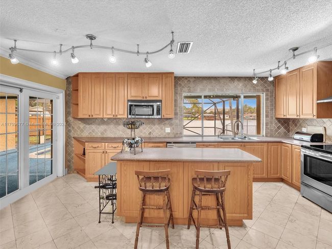 8910 Nw 7 Th Ct, House other with 3 bedrooms, 2 bathrooms and null parking in Pembroke Pines FL | Image 14