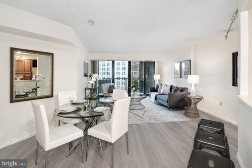11d-1420 Locust St, PHILADELPHIA, PA, 19102-4208 | Card Image