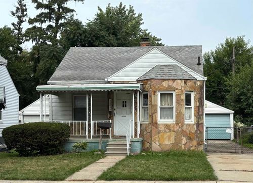 20009 Kenosha St, Harper Woods, MI, 48225-2243 | Card Image