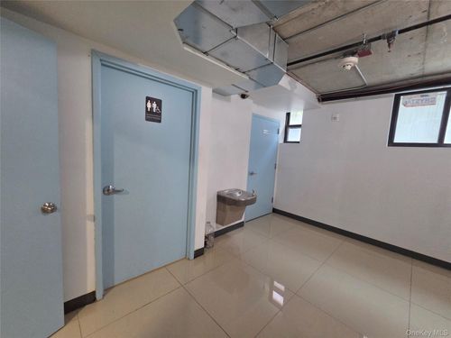 147-12 Roosevelt Ave, New York, NY, 11354 | Card Image