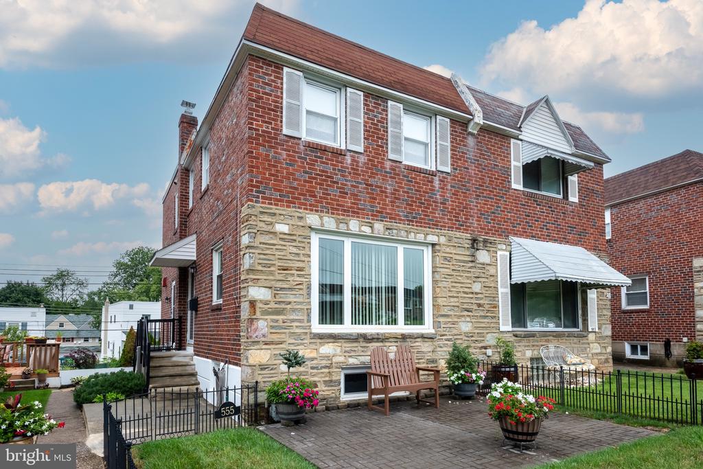Glen Valley Dr, Norristown, PA 19401