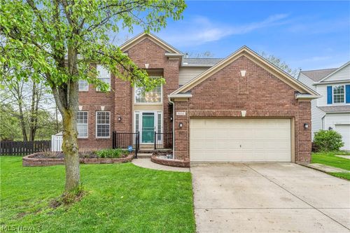 9026 Huxley Ln, Olmsted Twp, OH, 44138-1766 | Card Image